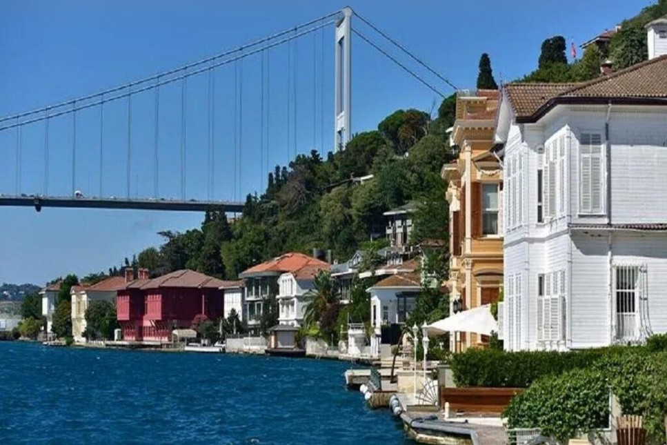 İstanbul Boğazı'ndaki 366 yalıdan 100’e yakını alıcı bekliyor