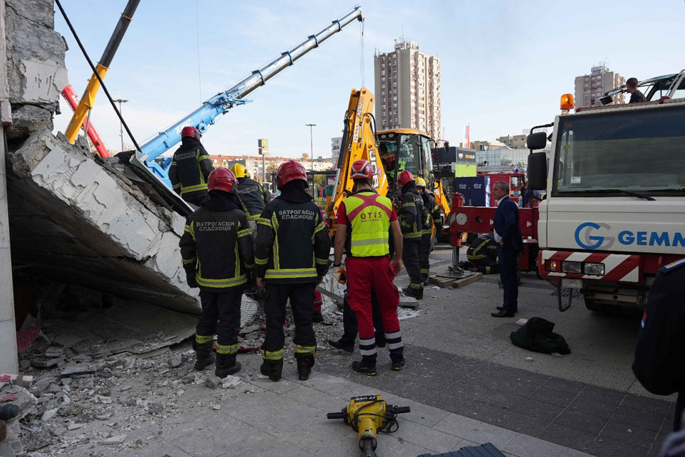 Sırbistan'da beton sundurma çöktü: 13 kişi öldü