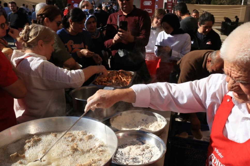 Balkan lezzetleri festivalde sunuldu