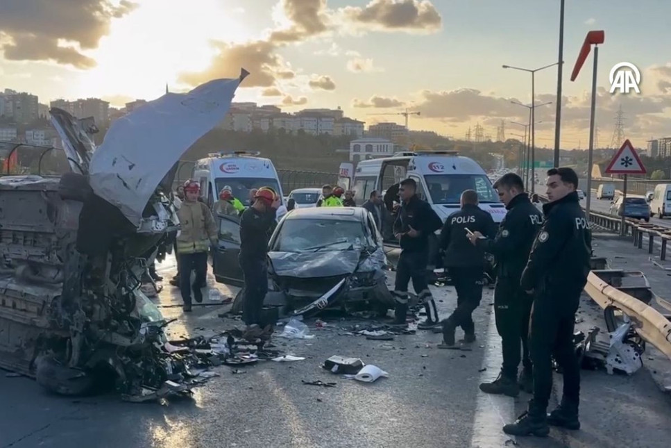 TEM'de araç karşı şeride geçti: 2 ölü, 4 yaralı