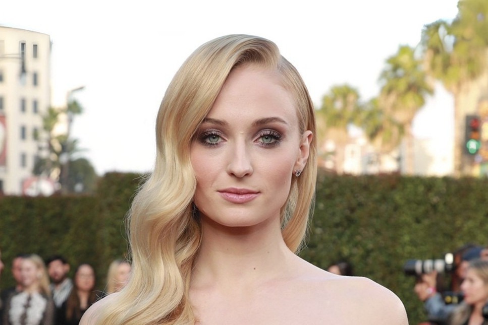 Game of Thrones yıldızı Sophie Turner, yeni Lara Croft oldu