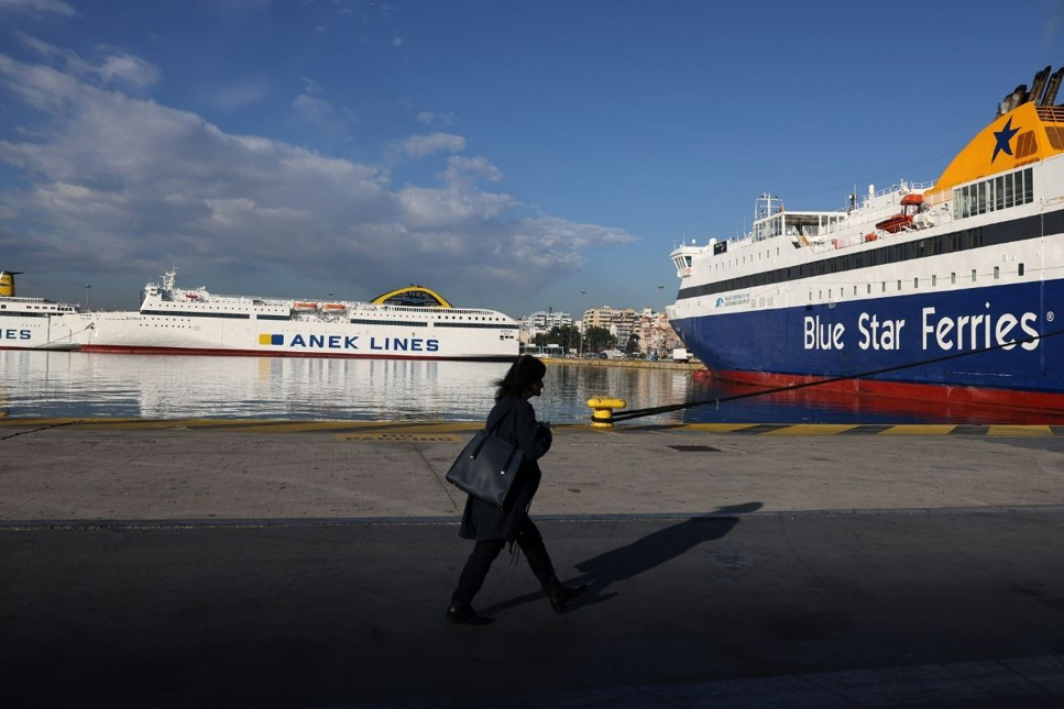 Yunanistan'da işçiler 24 saatlik genel greve gitti, sendikalardan Miçotakis'in hükümetine tepki 