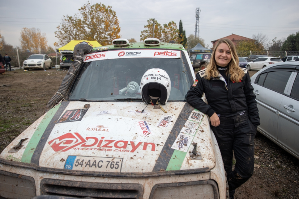 Off-road tutkunu kadın doktor Hande Erdoğan pistlerde rüzgar estiriyor