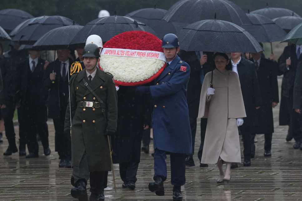 Japonya Veliaht Prensi Fumihito ve Veliaht Prensesi Kiko, Anıtkabir'i ziyaret etti