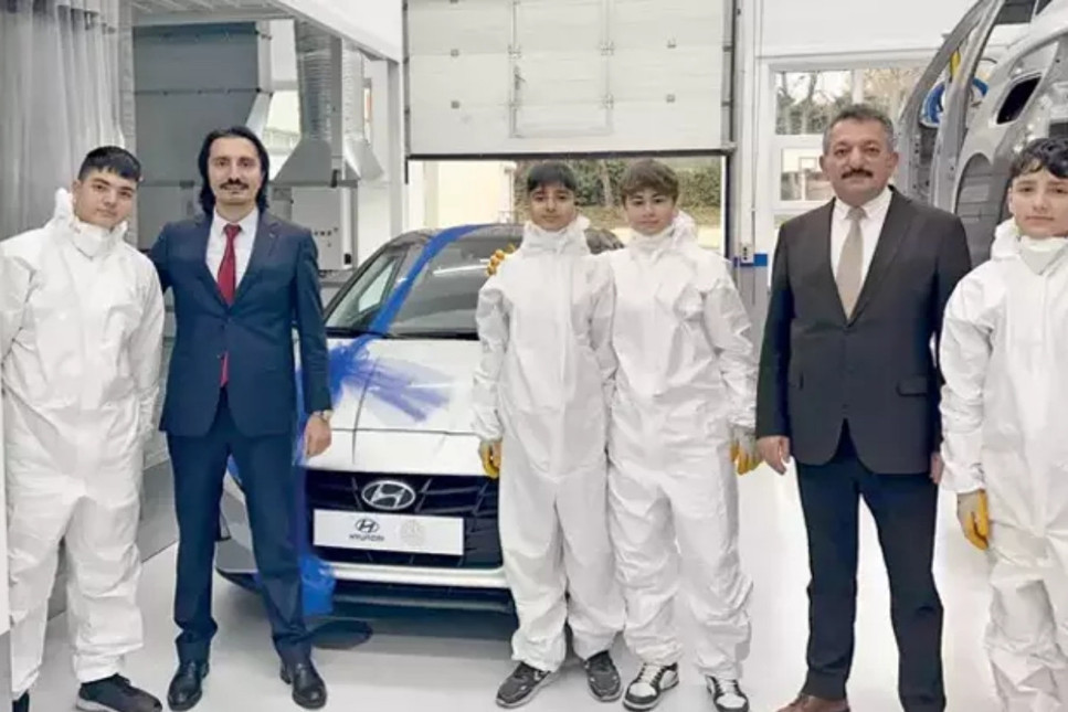 Hyundai'den Bağcılar Lisesi'ne kaporta-boya atölyesi