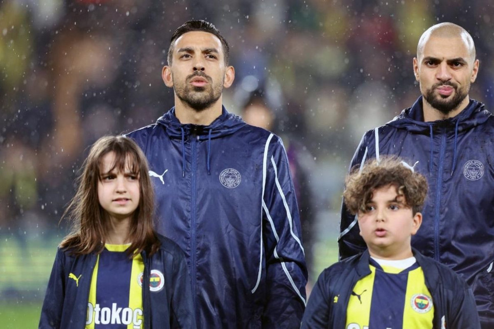 Fenerbahçe'nin eski başkanı Aziz Yıldırım'ın kızı Yaz, maç öncesi seremonisinde yer aldı