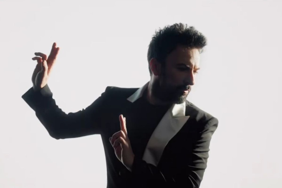 Tarkan, Şerbetli klibinden görüntü paylaştı