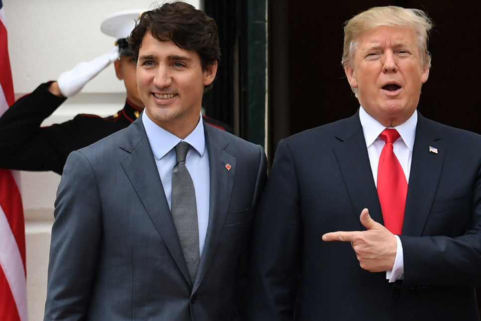 Donald Trump, Kanada Başbakanı Trudeau'ya bir kez daha 'vali' diye hitap ederek dalga geçti