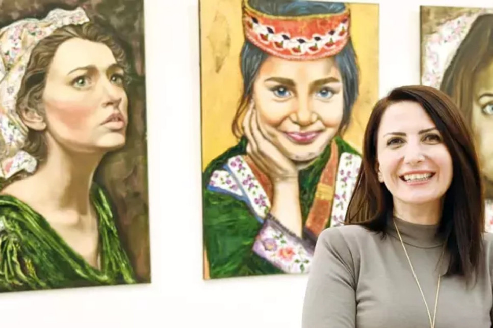 Görsel sanatlar öğretmeni ve ressam Zeliha Bazoğlu, 100 yıl önceki eserleri kendi tarzıyla birleştirdi