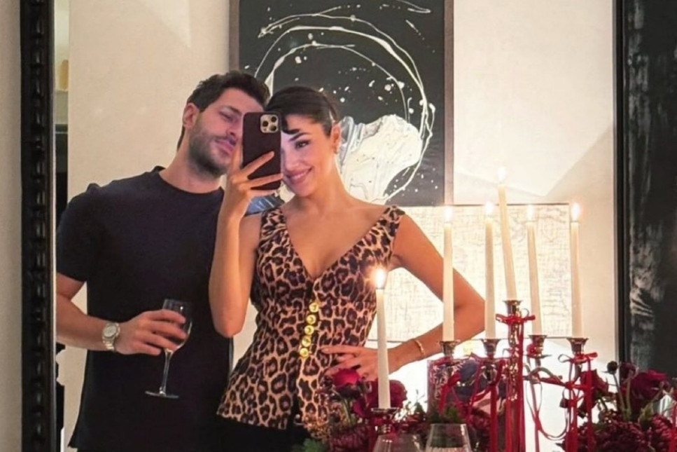 Hande Erçel ve Hakan Sabancı'dan yeni yıla yeni poz