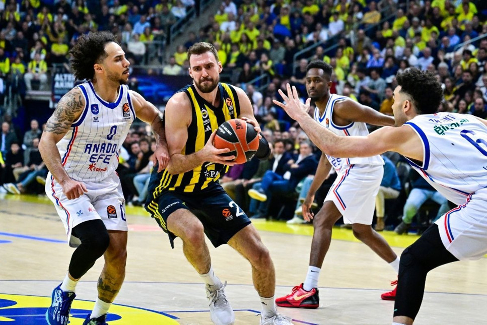 THY EuroLeague'deki Türk derbisini kazanan, Anadolu Efes'i yenen Fenerbahçe Beko oldu