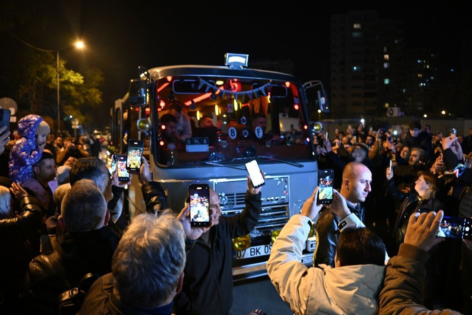 Ferdi Tayfur'un hayranları, ölüm haberiyle birlikte hastaneye akın etti