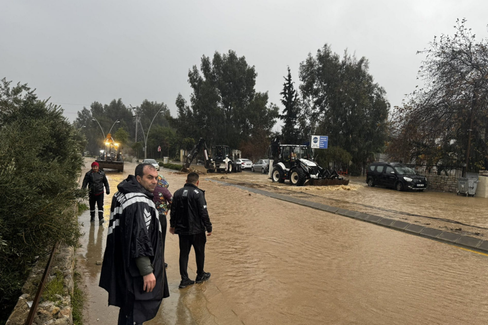 Muğla’nın Datça, Dalaman, Ortaca, Köyceğiz ve Marmaris ilçelerinde etkisini gösteren sağanak yağış su baskınlarına neden oldu