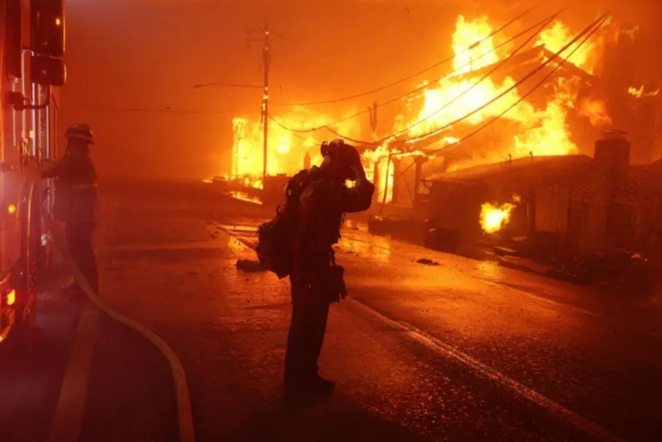 Los Angeles'ta orman yangınları: 30 bin kişi tahliye ediliyor