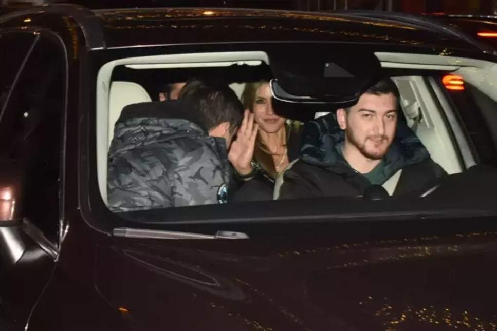 Çağla Şıkel paparazzilerden kaçamadı