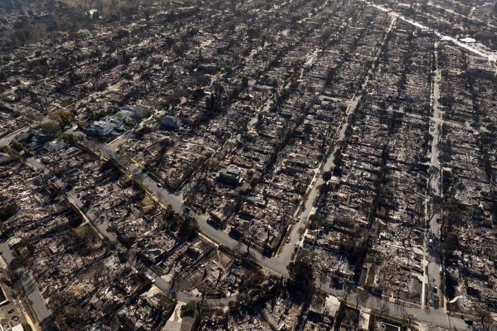 Los Angeles'taki yangınlarda, California'nın son 40 yıldaki en geniş kentsel alanı yandı ve yerleşim yerleri küle döndü