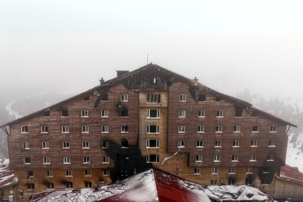 Kartalkaya'da yanan Grand Otel'de ekipler çalışmalarına yeniden başladı