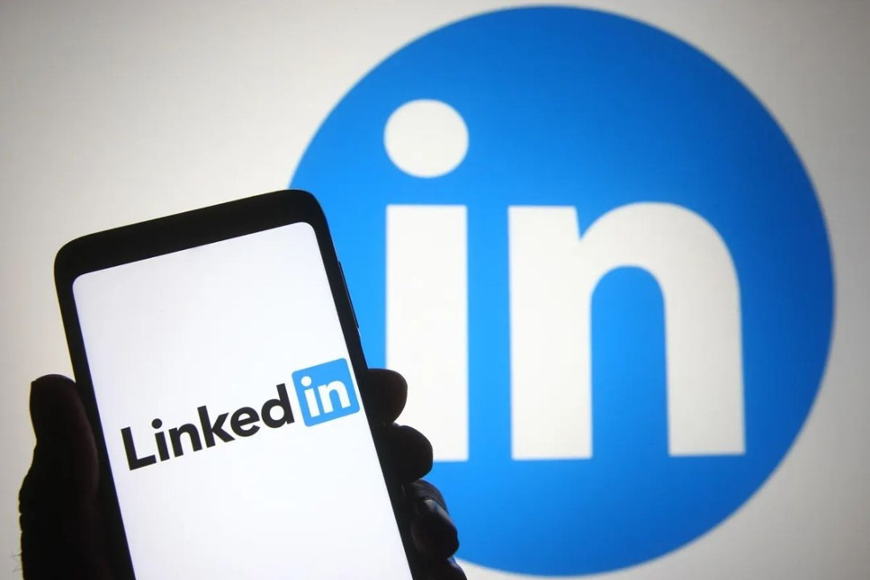 LinkedIn'in yapay zekayı eğitmek için kullanıcıların özel mesajlarını kullandığı iddia edildi 