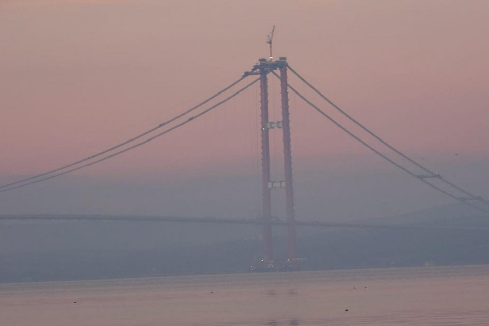 Çanakkale Boğazı’ndaki gemi trafiğine yoğun sisten dolayı askıya alındı