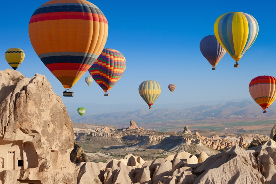 Kapadokya'da sıcak hava balonlarına binen turist sayısında rekoru kırıldı