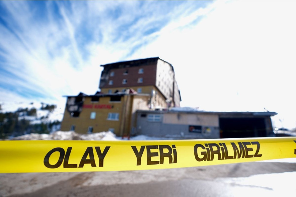 Kartalkaya'da yangın çıkan otelde Bakanlık ve AFAD heyeti inceleme yaptı