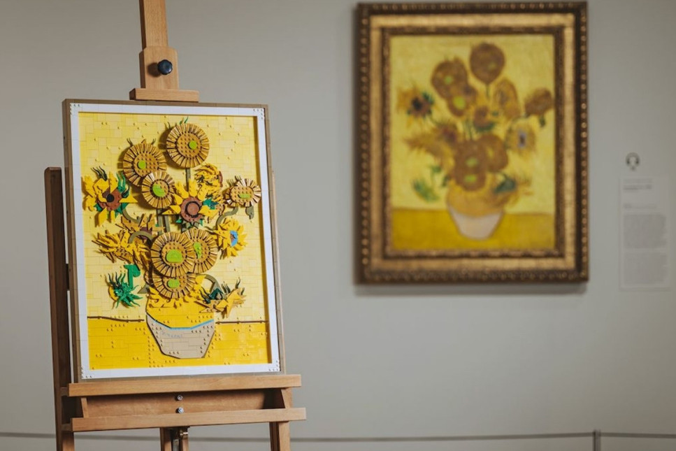 LEGO, Van Gogh’un Ayçiçekleri’ni LEGO setine dönüştürdü