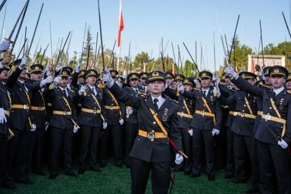 Mustafa Kemal’in teğmenleri ordudan ihraç edildi: Karara bazı üyeler şerh düştü