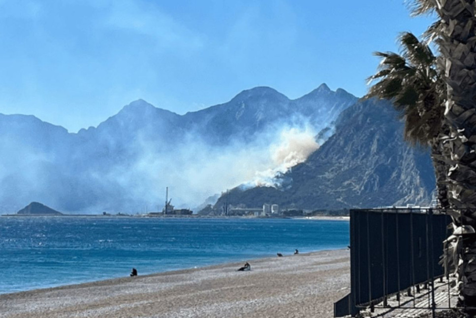 Antalya'da orman yangını çıktı: İtfaiye ve orman ekipleri müdahale ediyor