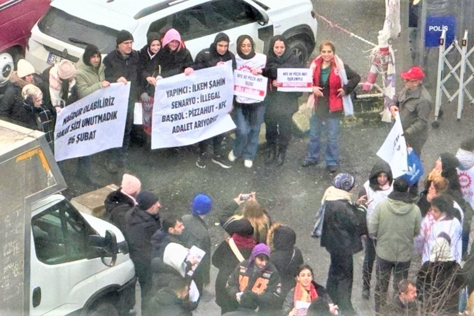 KFC ve Pizza Hut işçileri Beykoz’daki İş Gıda merkezi önünde eylemde