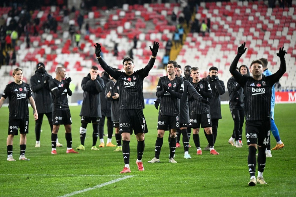 Beşiktaş 7 maç sonra deplasmanda kazandı, Sivasspor'u 2-0 yendi