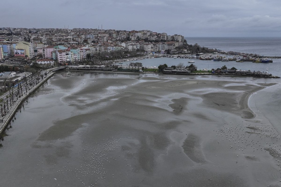 İstanbul Silivri'de deniz suyunun yaklaşık 100 metre çekilmesi korkuttu