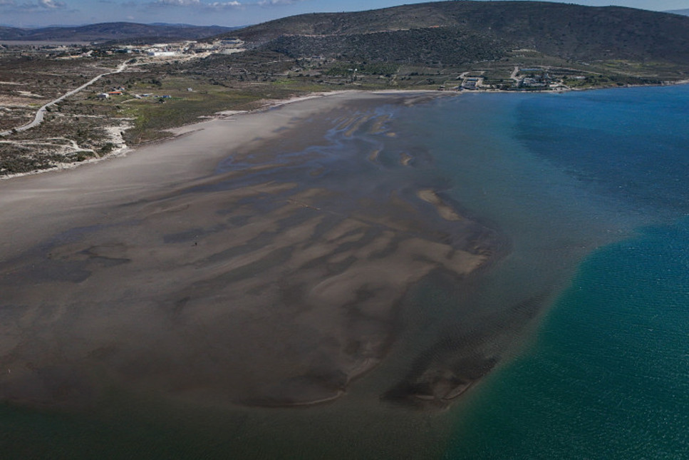 Didim ve Çeşme'de deniz suyu kıyıdan yaklaşık 300 metre çekildi