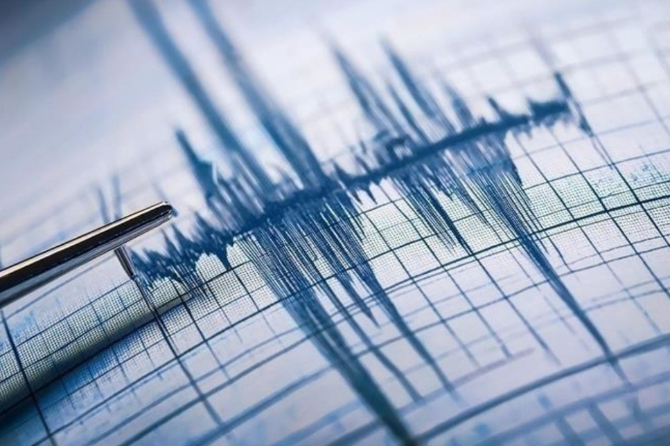 Ege Denizi'nde iki dakika arayla 4,6 büyüklüğünde iki deprem meydana geldi