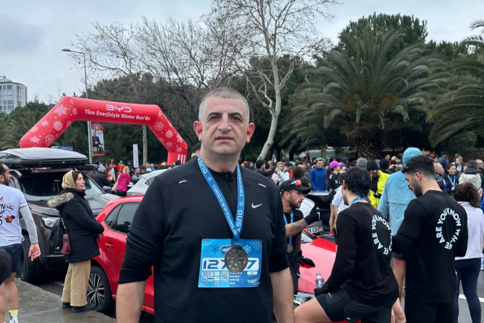 Haluk Bayraktar Kış Maratonu'nda 10 kilometre koştu