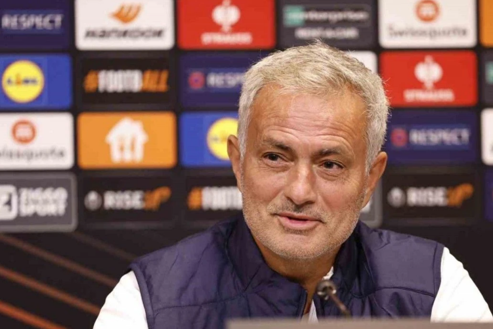 Jose Mourinho: Normal şartlarda 8-9 puan önde olmalıydık