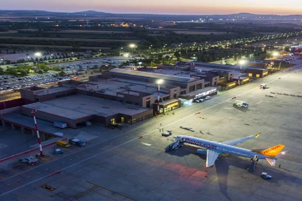 Gaziantep Havalimanı'nda gökyüzünde tanımlanamayan cisim nedeniyle uçuşlar durduruldu