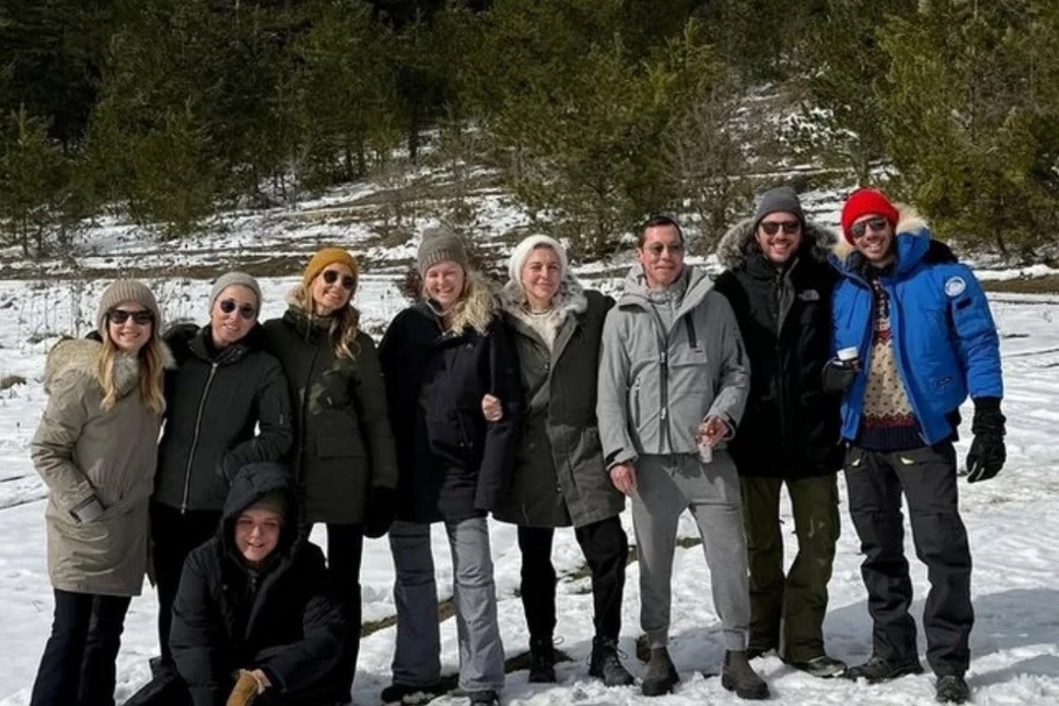 Mimar Alara Koçibey, Bolu’da hem yeni projesini tamamladı hem de dostlarıyla tatilin keyfini çıkardı