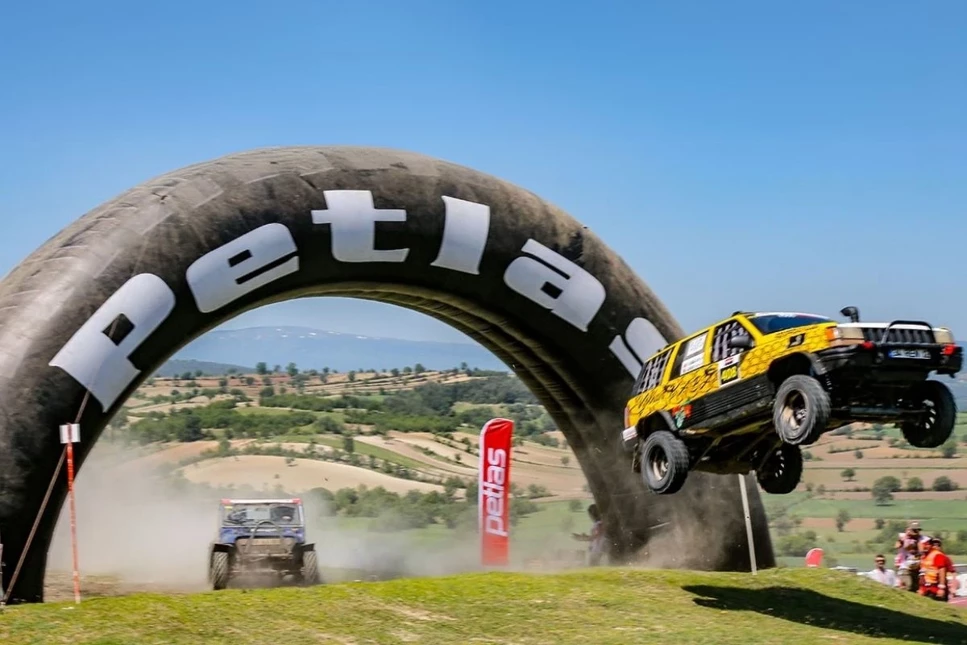 Petlas'tan Off Road yarışlarına sessiz sedasız sponsorluk, Kırşehir'deki fabrikasında sessiz sedasız işten çıkartma