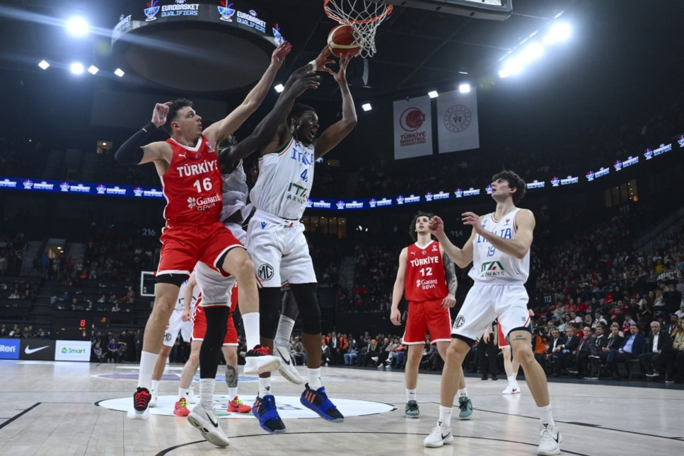 A Milli Erkek Basketbol Takımı, İtalya'ya 80-67 mağlup oldu