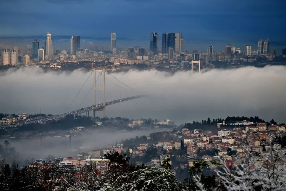 İstanbul'da gemi trafiği sis nedeniyle çift yönlü olarak askıya alındı