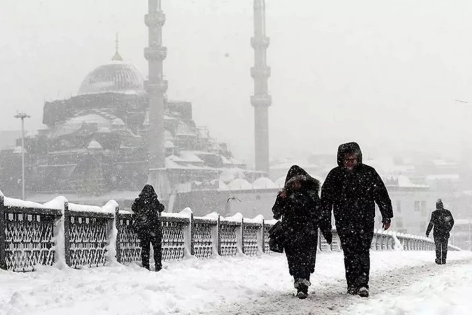 Türkiye kar fırtınasının etkisine girdi, şehirler beyaza büründü