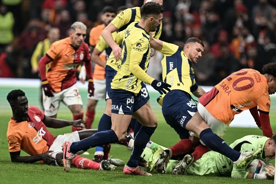 Şampiyonluk mücadelesinde Fenerbahçe ile berabere kalan Galatasaray +7 avantajlı