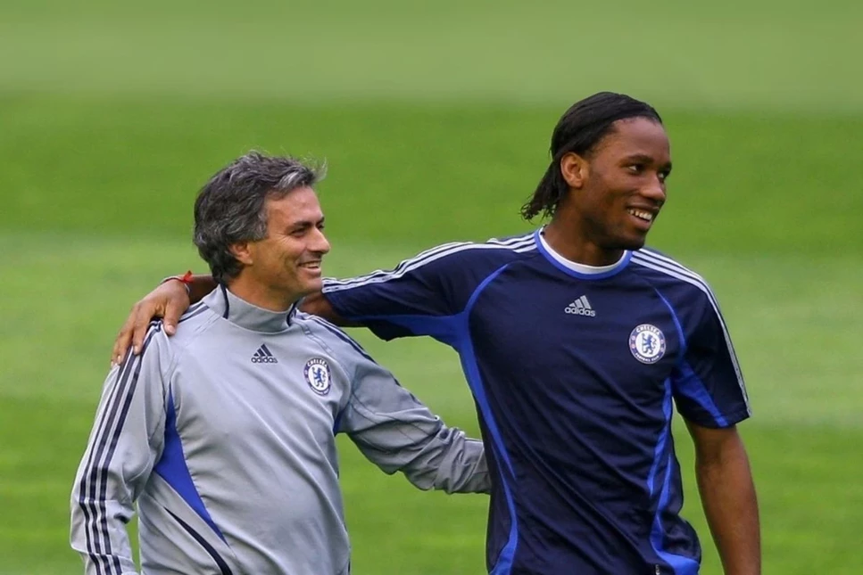 Eski Galatasaraylı futbolcu Didier Drogba, 'ırkçılık' ile suçlanan Fenerbahçe teknik direktörü Jose Mourinho hakkında konuştu: O ırkçı biri değil