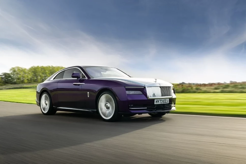 Türkiye'de lüks otomotbile ilgi artarak devam ediyor: Rolls-Royce satışları üç hanelere ulaştı