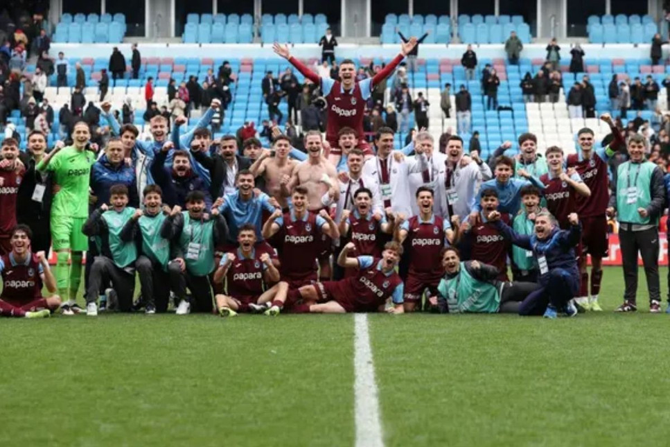 Son 16 turu maçında Atalanta U19 takımını penaltılarla eleyen Trabzonspor U19 takımı UEFA Gençlik Ligi'nde çeyrek finale yükseldi