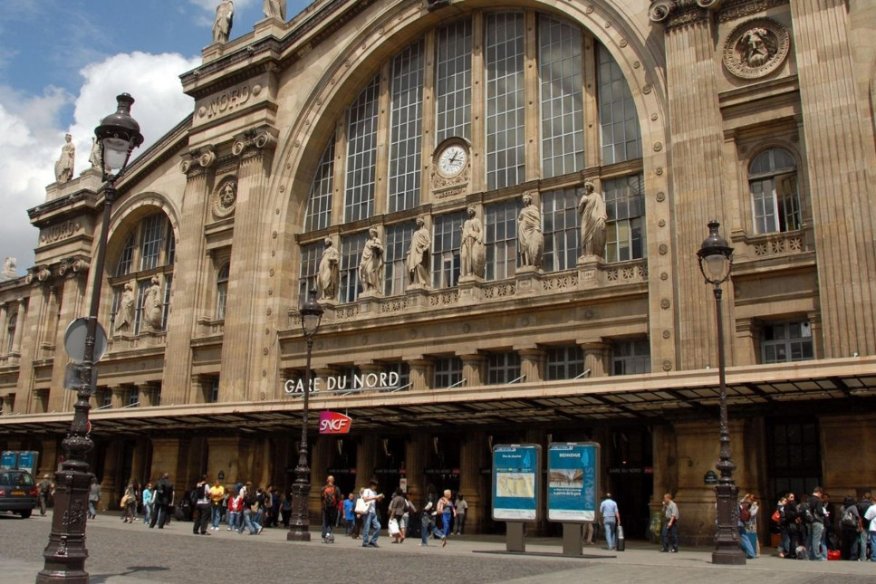 Fransa’nın başkenti Paris’te en işlek tren istasyonunda 2. Dünya Savaşı’ndan kalma patlamamış bomba bulundu, seferler iptal edildi