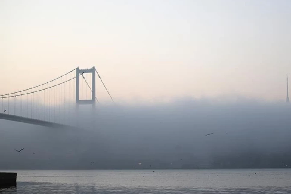 İstanbul Boğazı’nda gemi trafiği sis nedeniyle askıya alındı