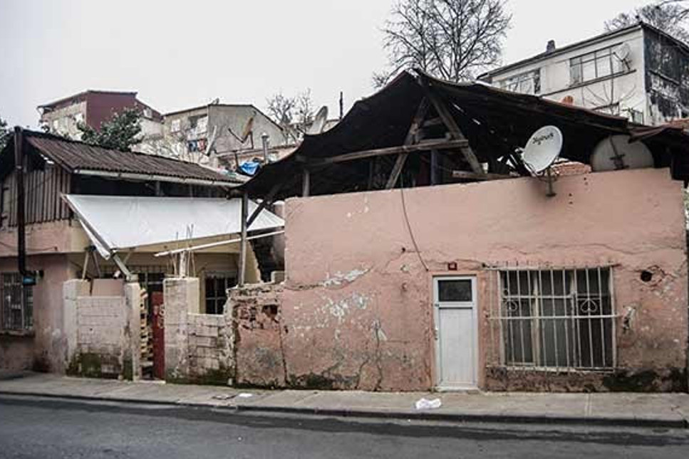 'Hızır', Hasköy'de evlere para dolu zarf bırakıyor...