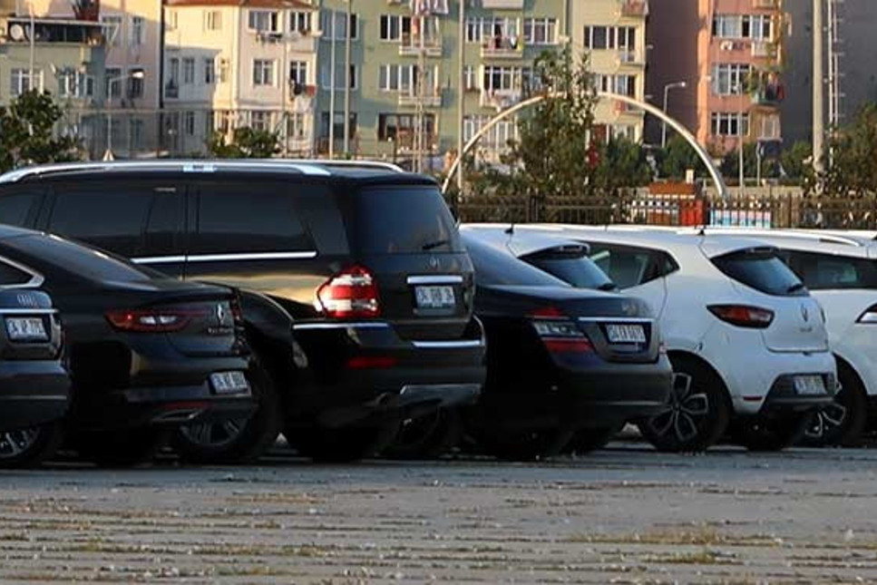 'İBB'nin Yenikapı'ya getirttiği araç sayısı 1000'i aştı: Lüks araçlar da gelmeye başladı