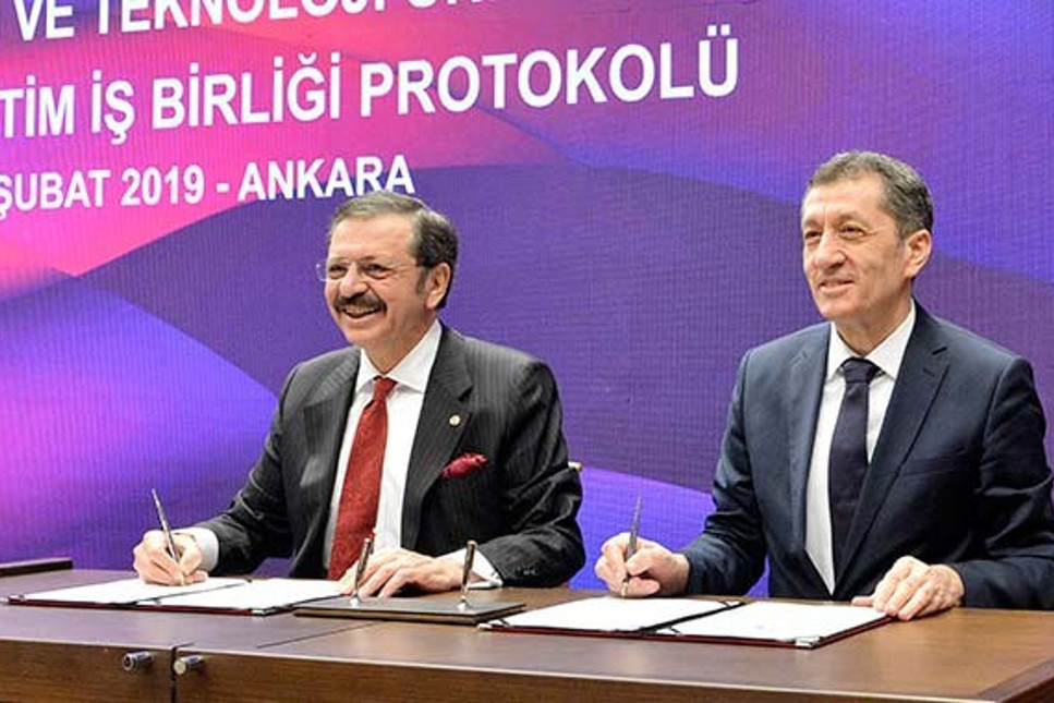 "Türk iş dünyası elini taşın altına koyuyor"